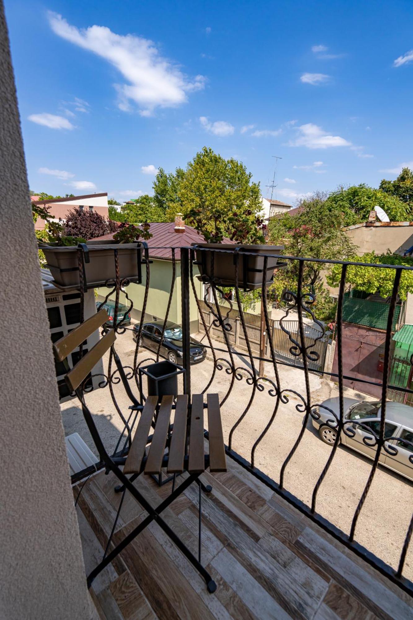Central Muse Apartment Bucharest Exterior photo